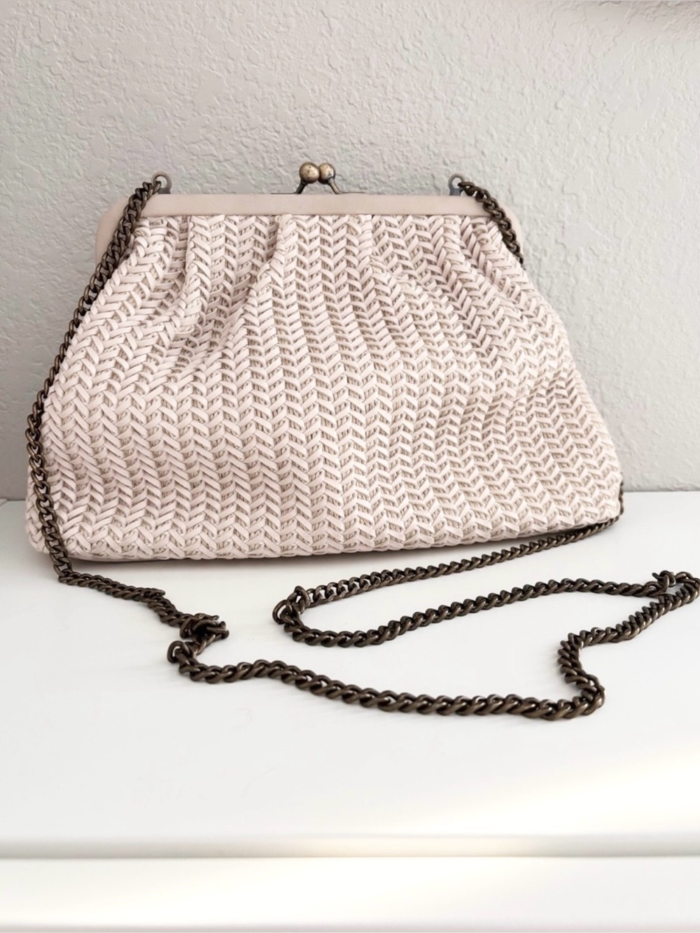 UNIVERSAL THREAD Woven Crossbody Kisslock Purse